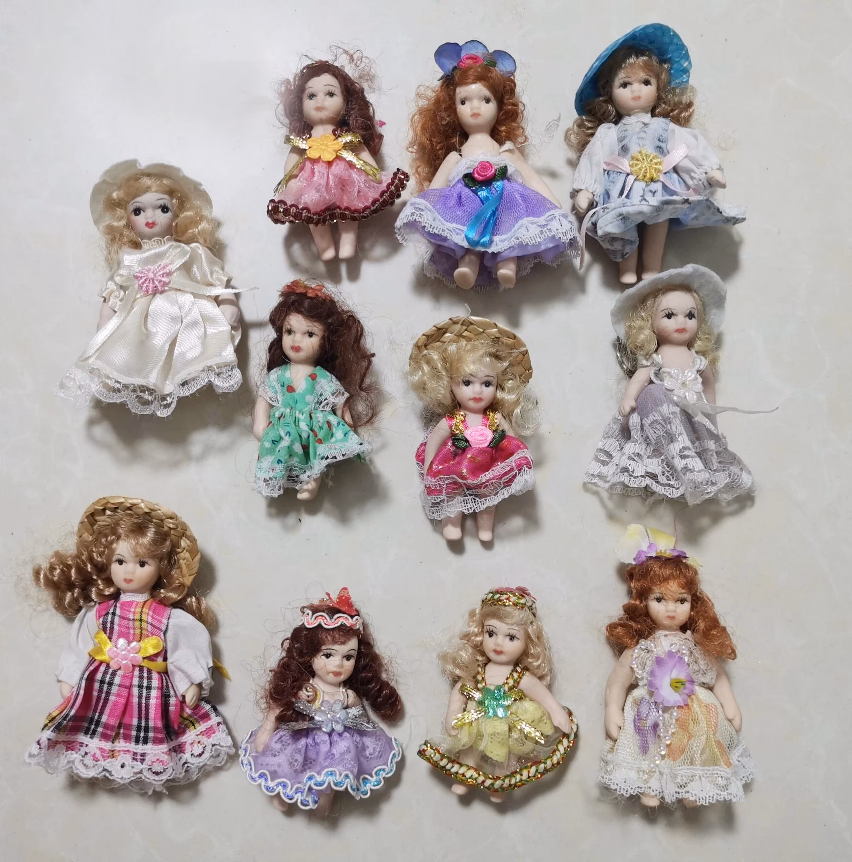 Jak nazywają się lalki ceramiczne?