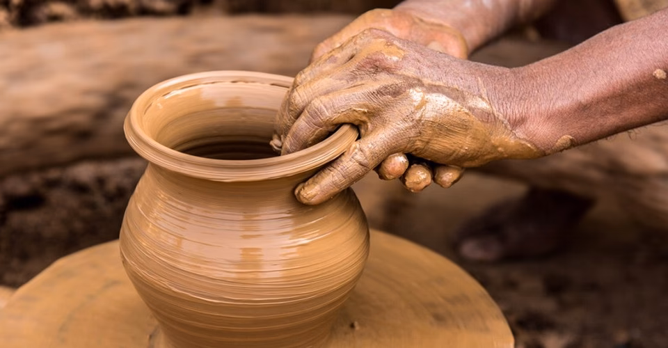 Czy ceramika to to samo co garncarstwo?