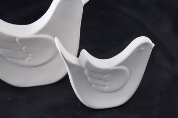 Jak nazywa się niemalowana ceramika?