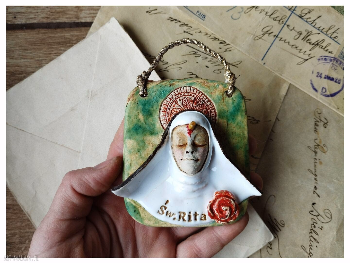 Czym jest relief w ceramice?