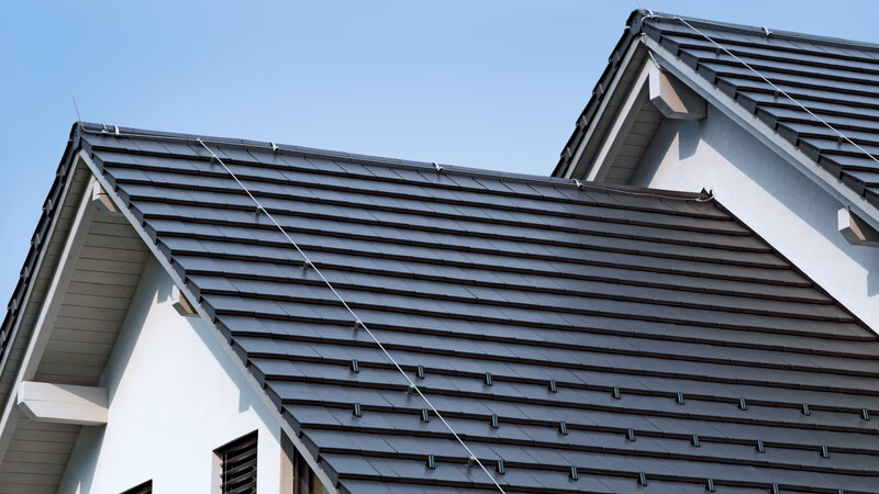 Czy można kłaść dachówkę na płaskim dachu?