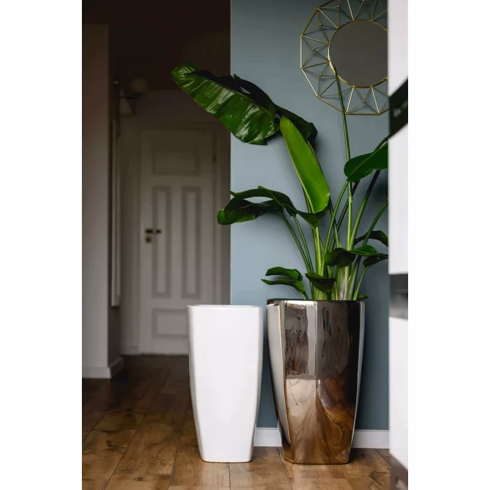 Co dać na spód dużej donicy?