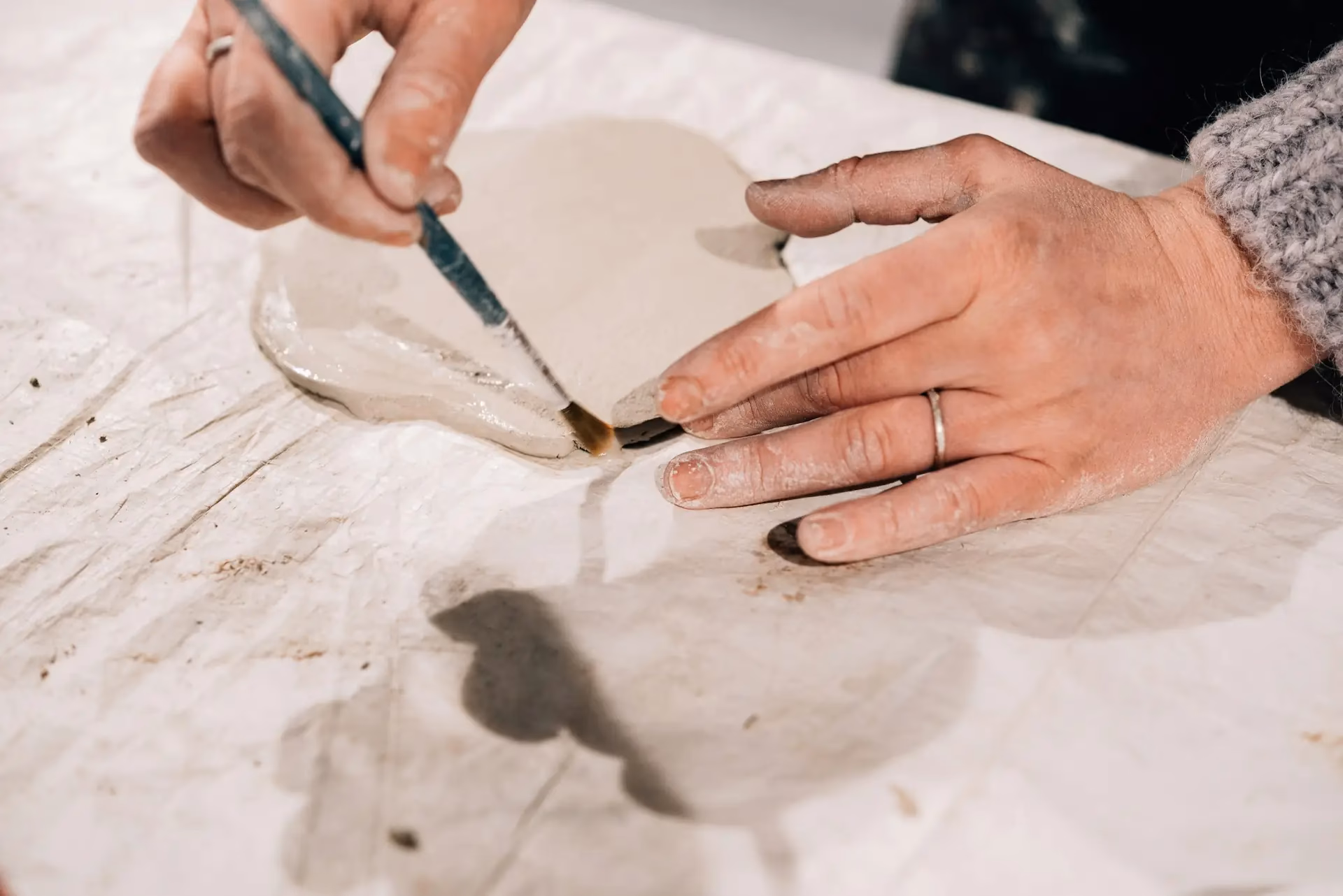 Jak zmiękczyć glinę samoutwardzalną?