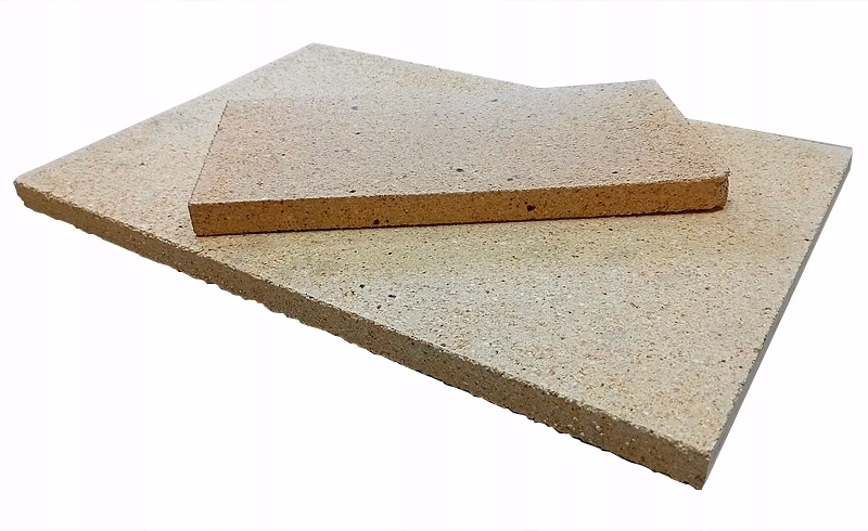 Czy szamot jest lepszy od ceramiki?