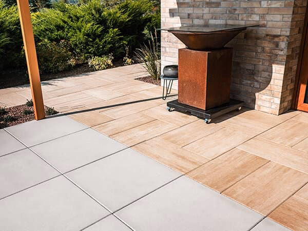 Czy można kłaść płytki na kostce brukowej?