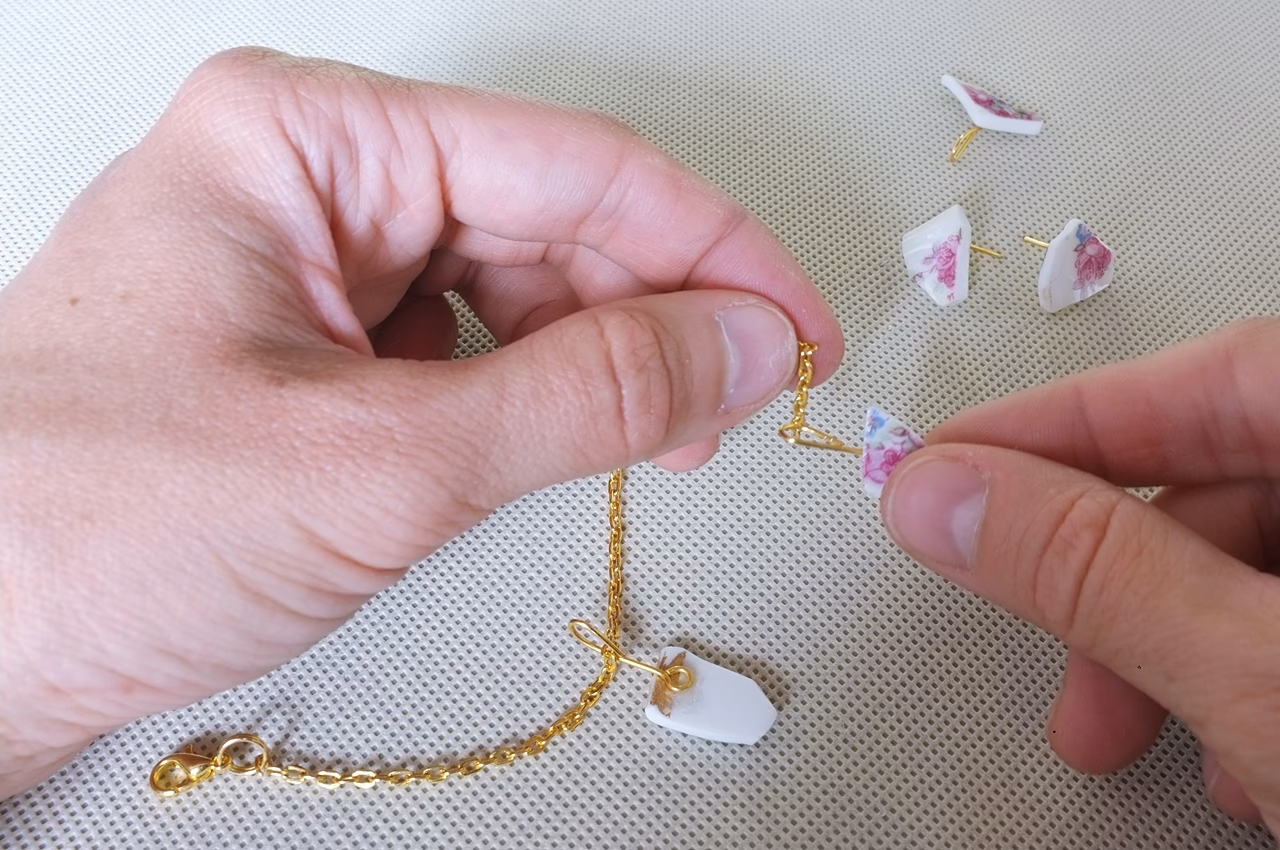 Jaką biżuterię można wykonać z ceramiki?