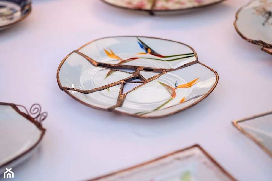 Czy można dodać metal do ceramiki?