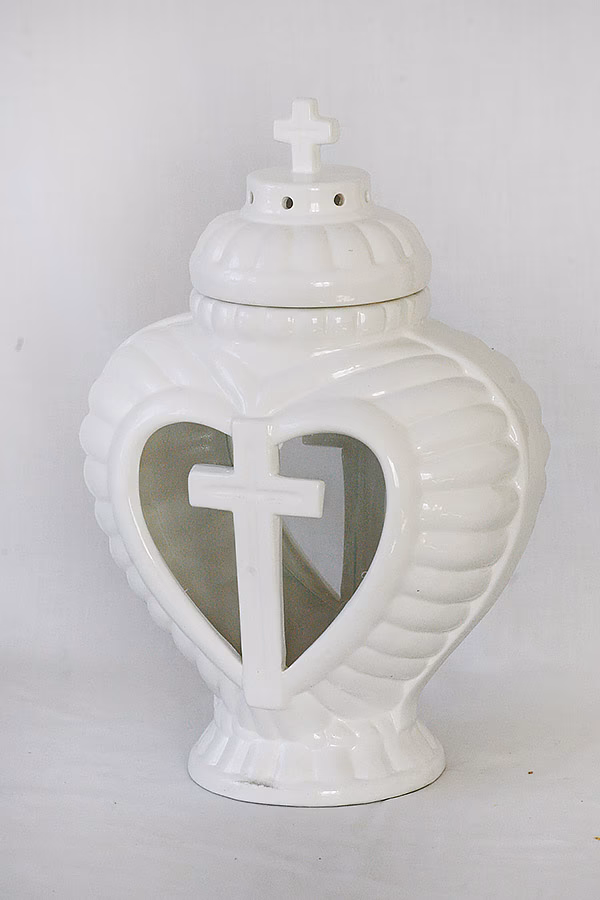 Co symbolizują białe latarnie?