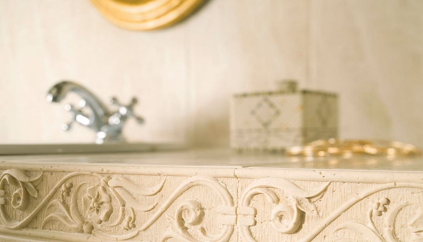 Do jakiej marki krajowej należy Laura Biagiotti?