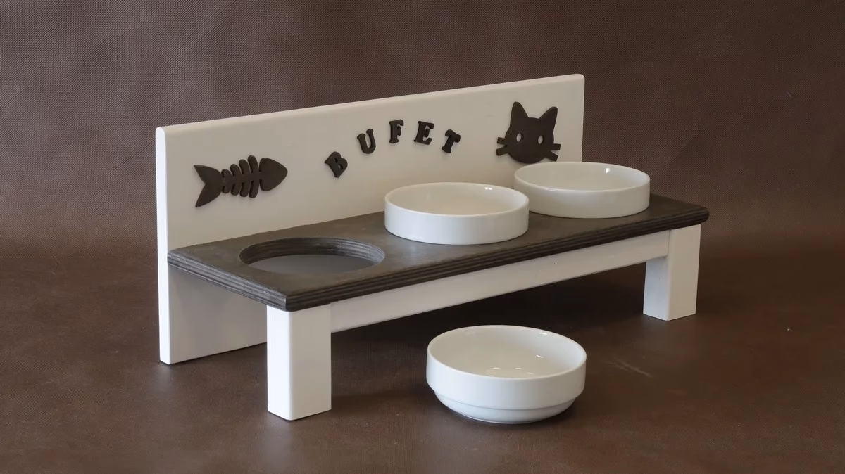 Czy kot może jeść z metalowej miski?