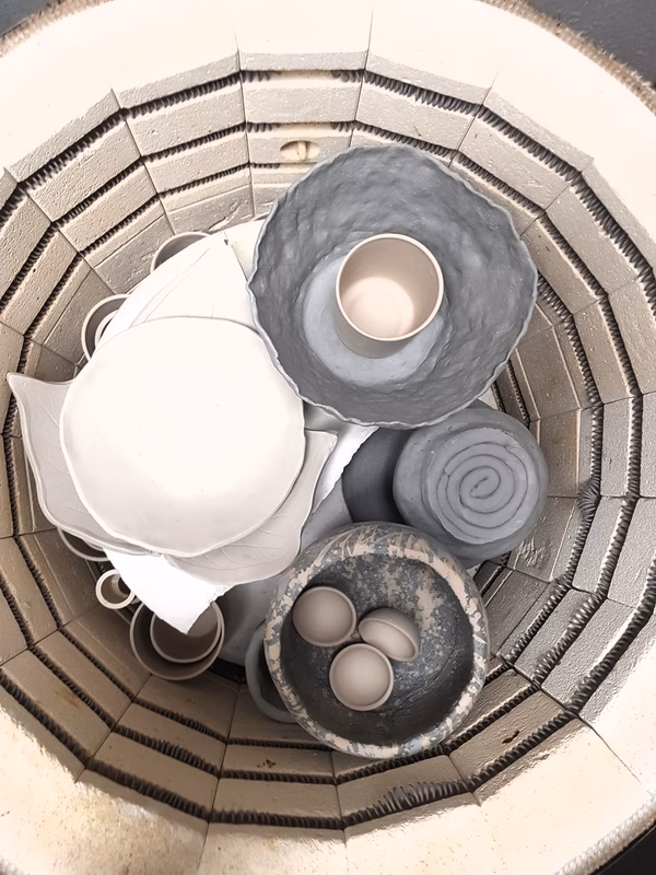 Dlaczego glina pęka w piecu?