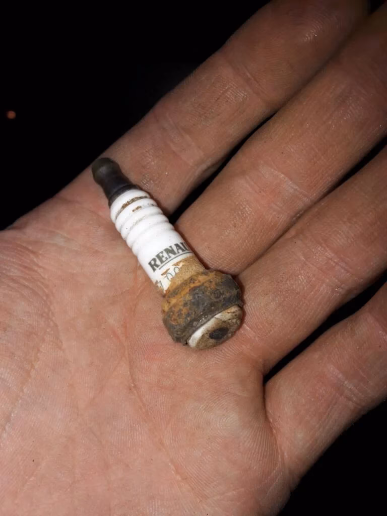 Jak naprawić pęknięcie na świecy?