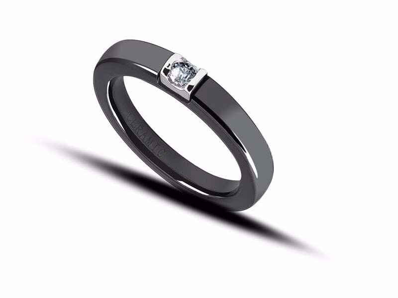 Co oznacza czarna obrączka na palcu u kobiety?