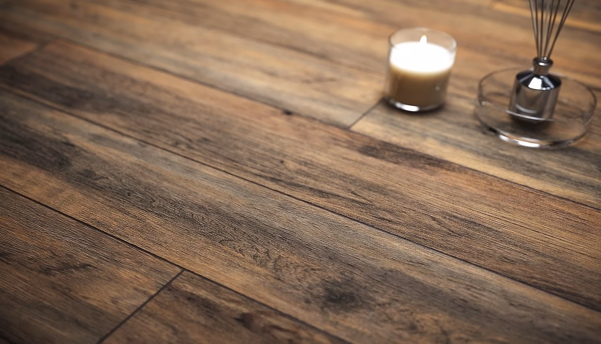 Czy można położyć płytki na parkiet?