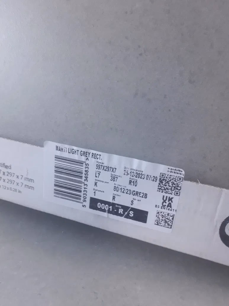 Ile płytek ceramicznych znajduje się w pudełku?