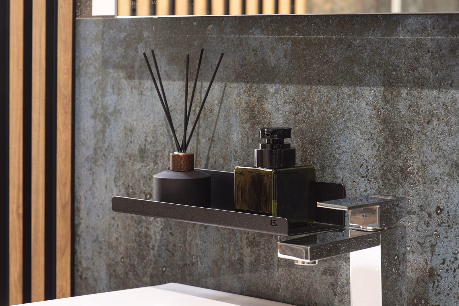 Co pod lustro w łazience?