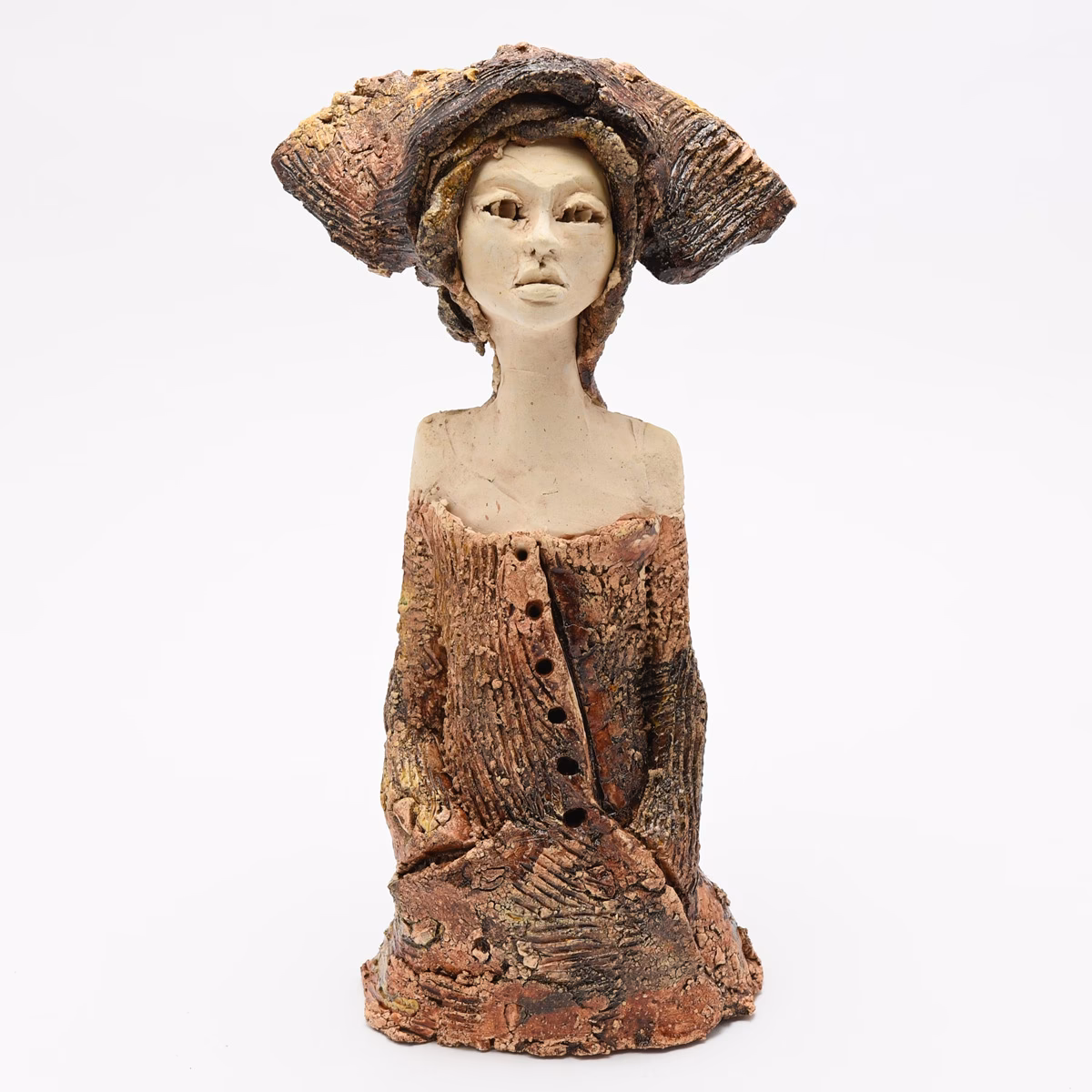 Na czym polega technika ręcznego formowania ceramiki?