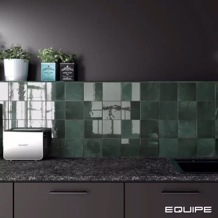 Jakie płytki do butelkowej zieleni?