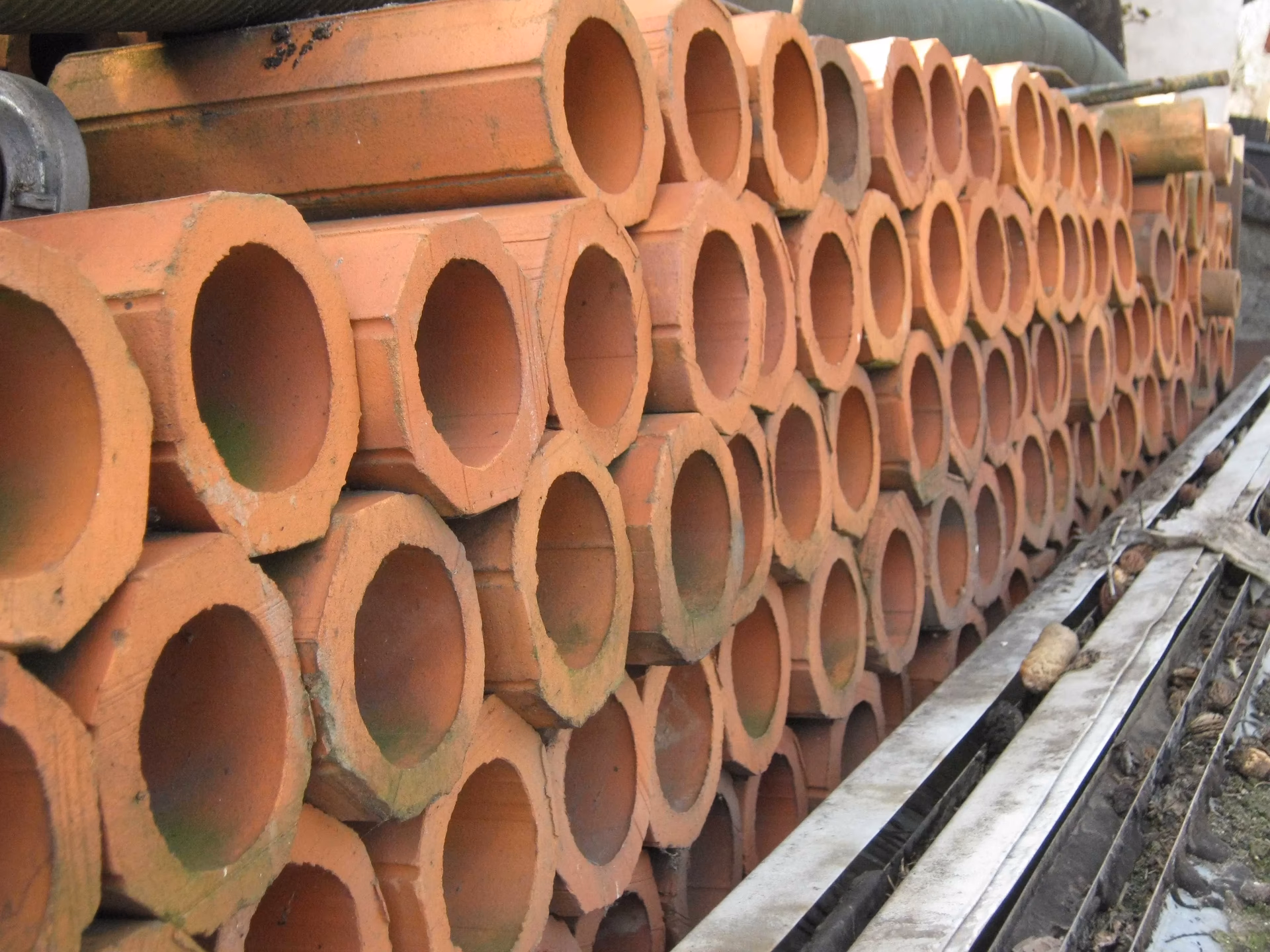 Z czego wykonuje się rury drenarskie?