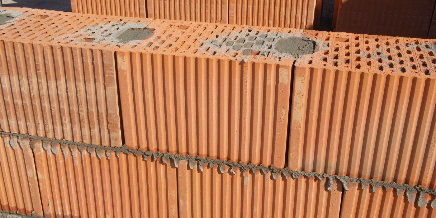 Jakie pustaki na ściany zewnętrzne?