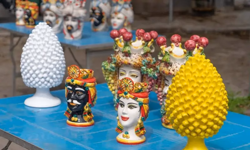 Co oznaczają sycylijskie głowy?