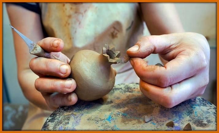 Jak powstaje szkliwo ceramiczne?