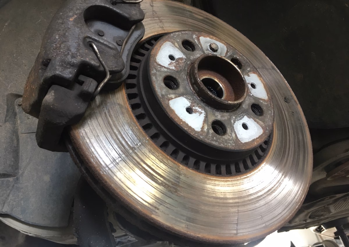 Czy lepsze są odcienie zwykłe czy ceramiczne?