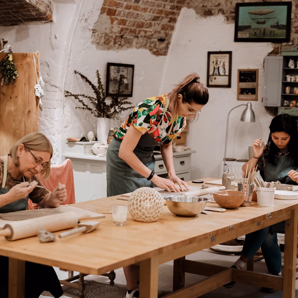 Jak się ubrać na warsztaty z ceramiki?