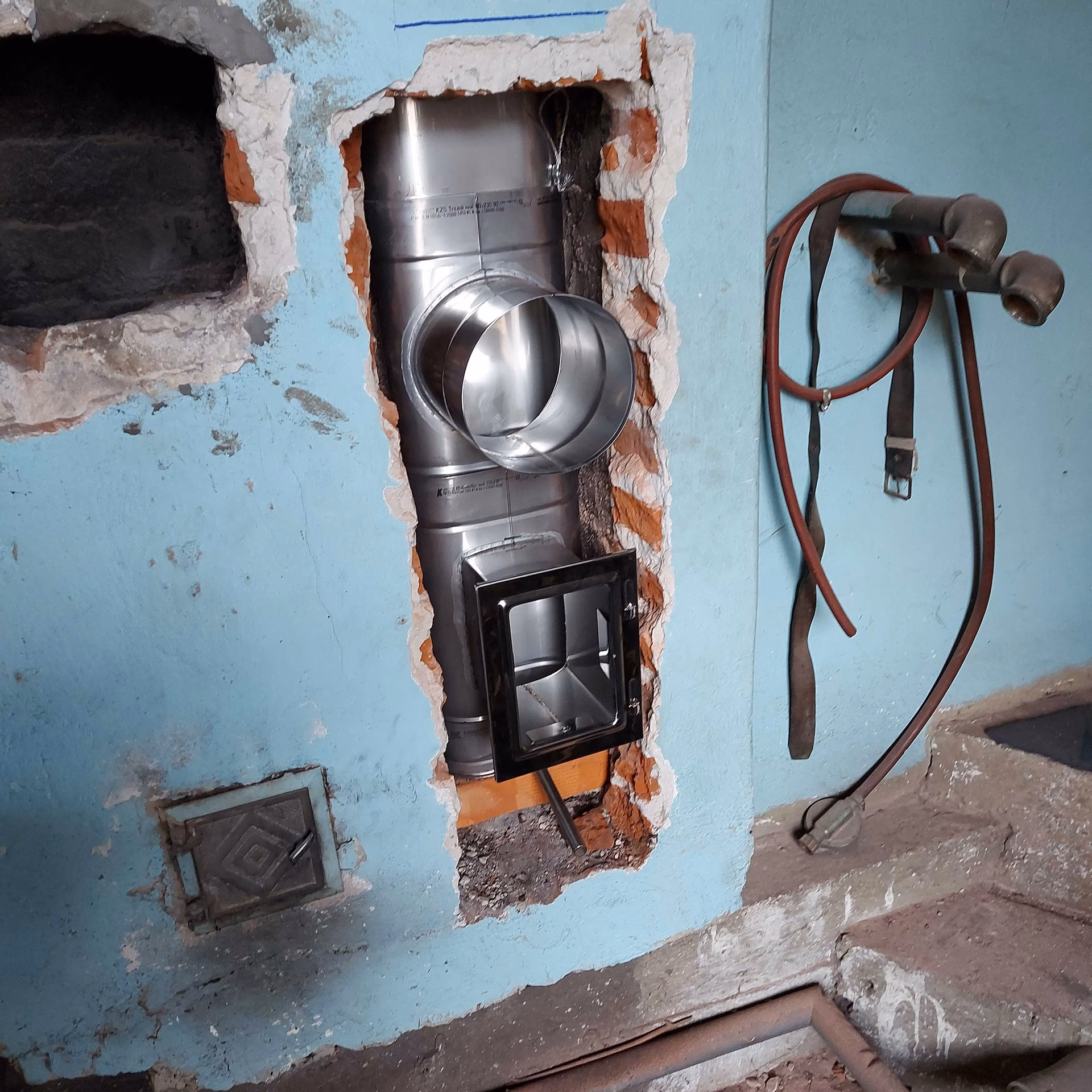 Czym wiercić w kominie ceramicznym?