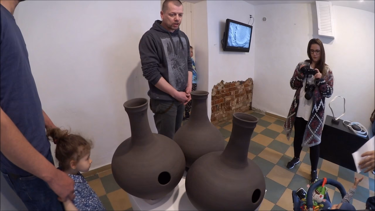 Czy uniwersytet artystyczny w Poznaniu jest publiczny?