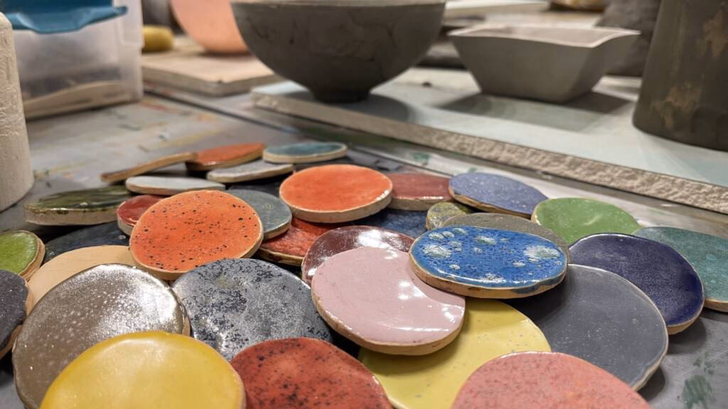 Jakie są duchowe właściwości ceramiki?