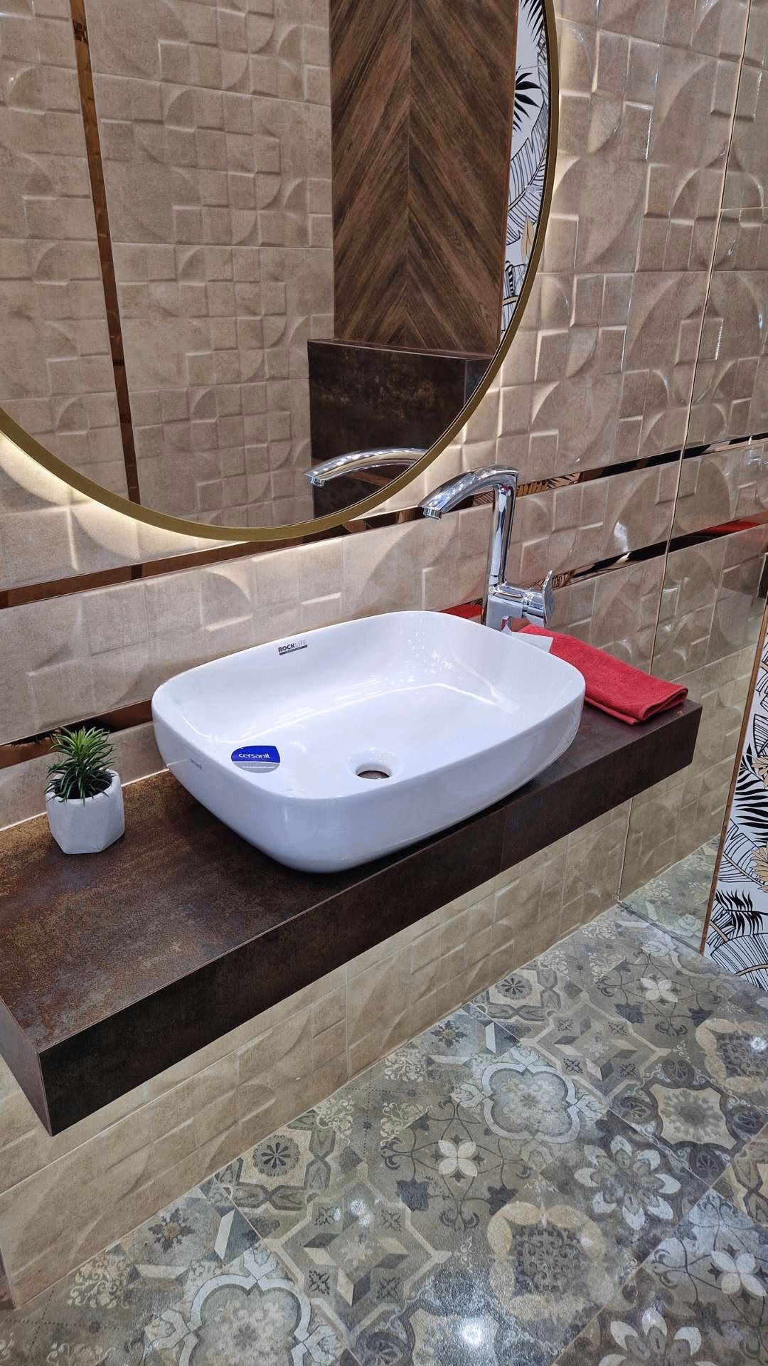 Ile trzyma ceramika?